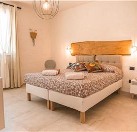 2 bedroom villa with infinity pool, near Alcamo, sleeps 4-5